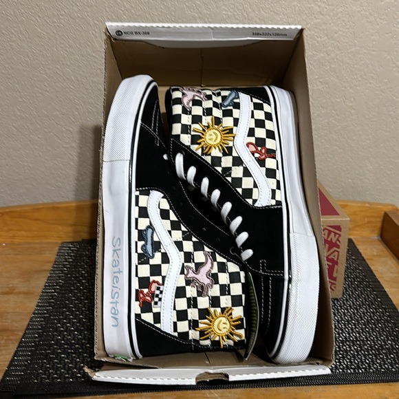 Vans Skate Sk8 hi Skateistan checkerboard men’s size 12 pop Cush - Picture 7 of 10